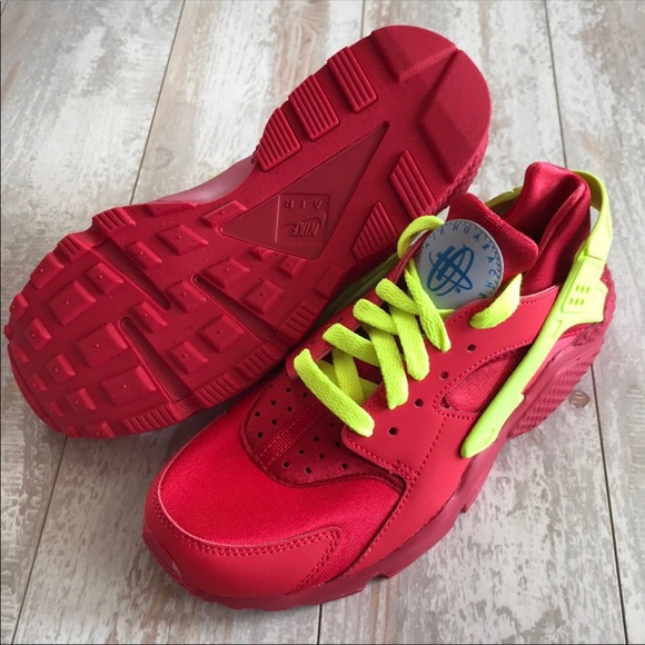 NWT Nike ID Air Huarache Red - Picture 4 of 8